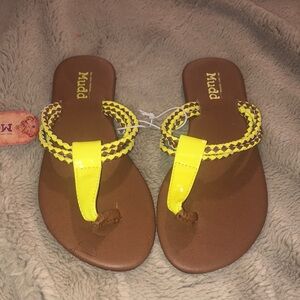 NWT Mudd Braided 3-Strap Flip-Flops, size small (5-6)